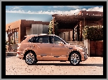 Willa, Bentley Bentayga EWB, Bok